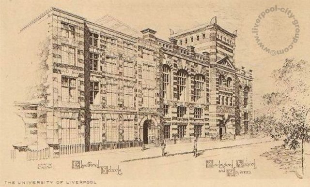 First students were admitted to University College Liverpool.