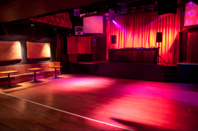 decides to go to the club