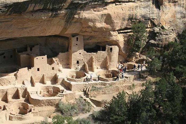 Anasazi begin using Adobe for structures