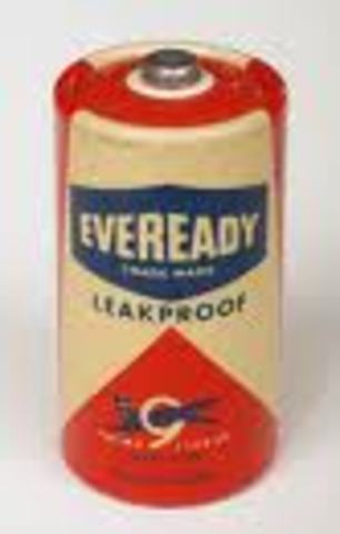 Primera pila comercializada cilindrica