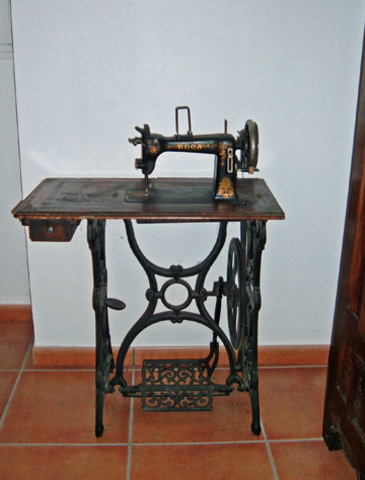 Machine à coudre à pédale