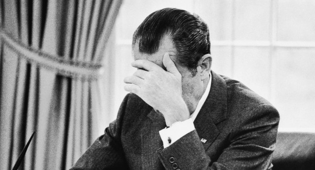 Nixon withdraws 70,000 Troops
