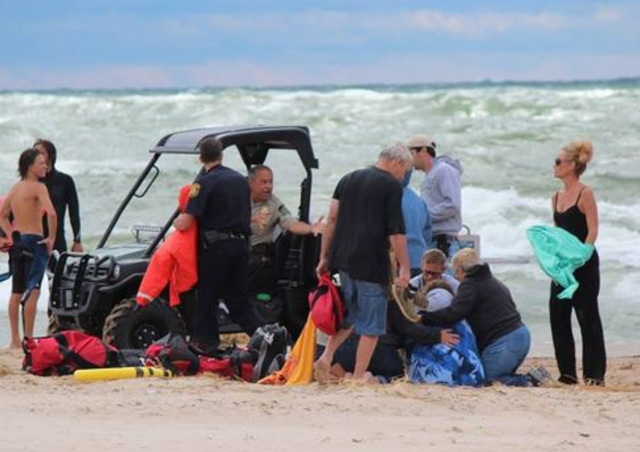 Black Shirt Agents kidnap the girls