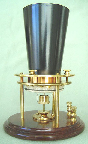 Alexander Bell invented the liquid telephone