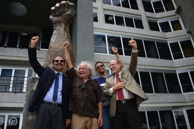 Inauguración de la escultura Yo Protesto