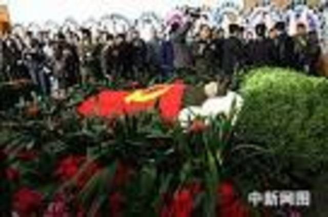 Mao Zedong dies