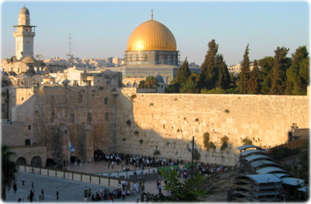 Vai com os outros peregrinos para Jerusálem.