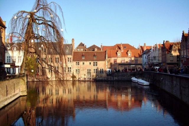 O cavaleiro chega à Flandres.