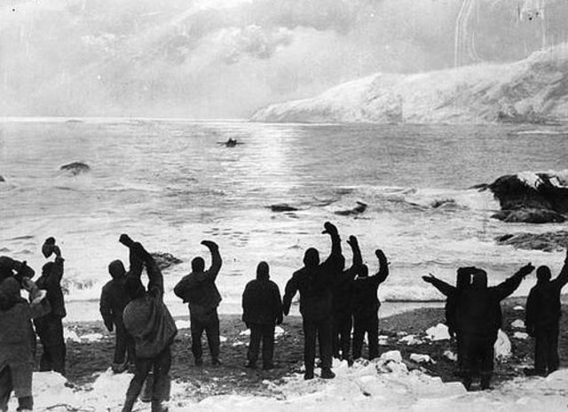 Shackleton rescues all 22 men on Elephant Island