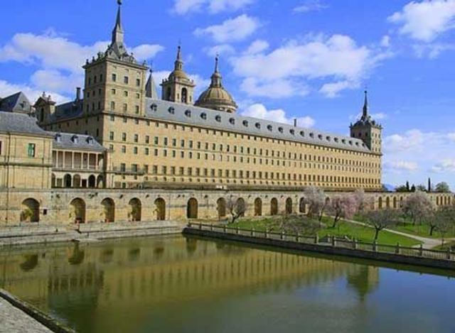 Marti receives a degree