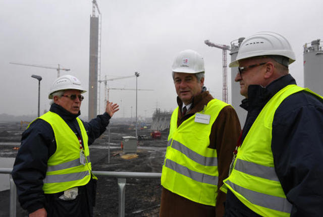 Bürgermeister Stodollick besucht Trianel-Baustelle
