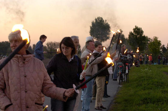 Menschenkette und Sperrungen beim Heimleuchten