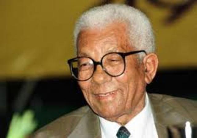 Walter Sisulu, a key figure in the anti-apartheid struggle, dies aged 91.