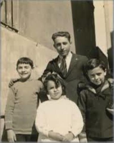 Els germas de Salvador Espriu sofreixen xarampiò