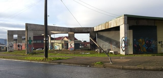 Votan Demoler la infraestructura a medio terminar