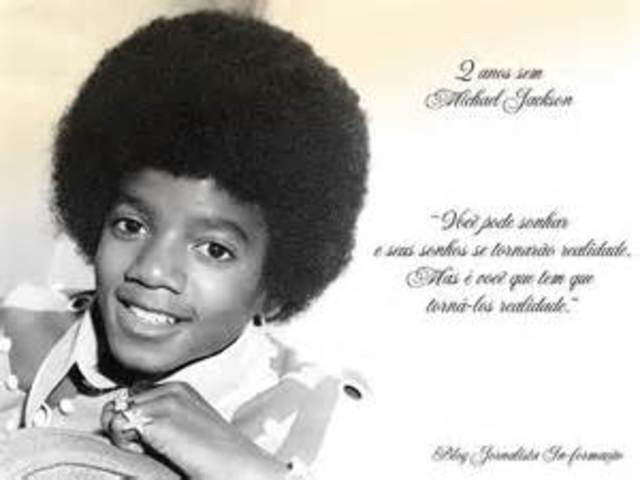 At age 5 forms , toghether four of his brothers , the group The Jackson Five .