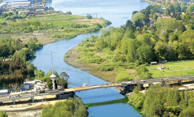 Puente Cau Cau presenta 95 % de avance y últimas pruebas se realizan en diciembre de 2014.