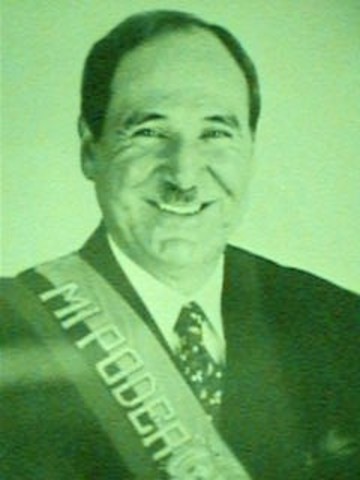 bdalá Bucaram Ortíz asume el poder como Presidente Constitucional