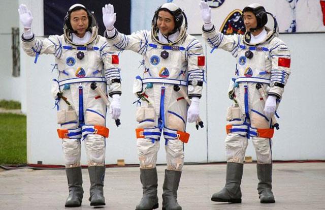 First chinese space walk