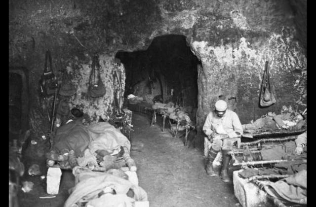 El Imperio Austrohúngaro firma un armisticio.