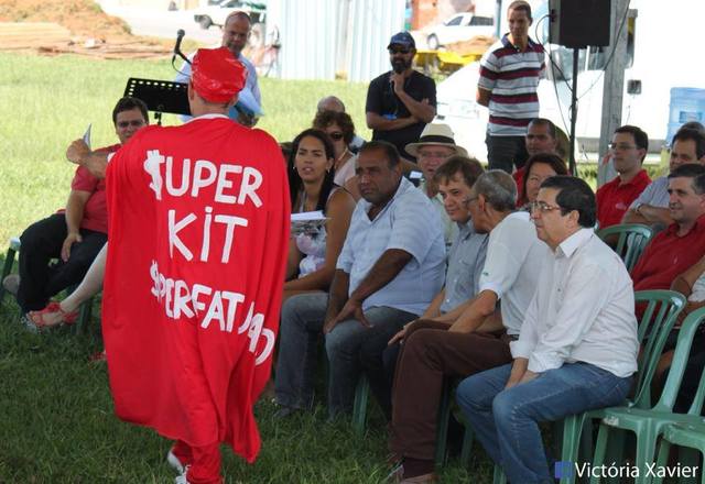 Prefeito faz evento anunciando a construção da creche