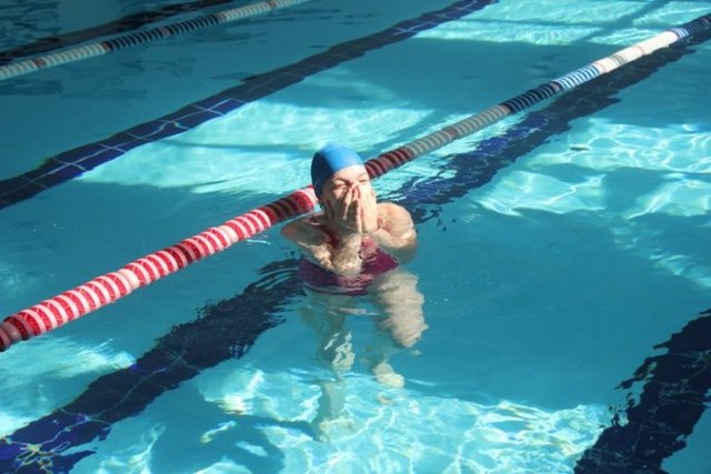 Соревнования по плаванию.