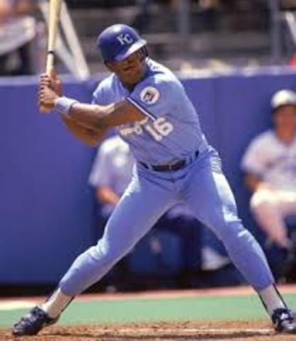 Bo Jackson makes his MLB debut to the Kansas city royals