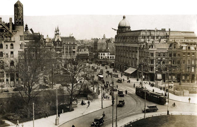 Helen's daughter, Doris is born.