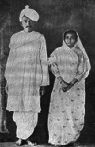 Gandhi Receives Hero's Welcome Upon Returning to India from South Africa