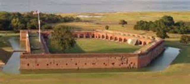 Georgia state troops seize Fort Pulaski