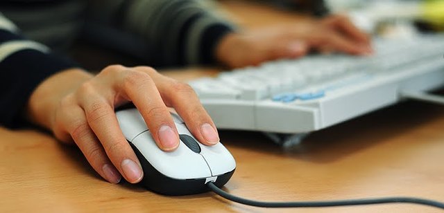 1 computador por sala de aula