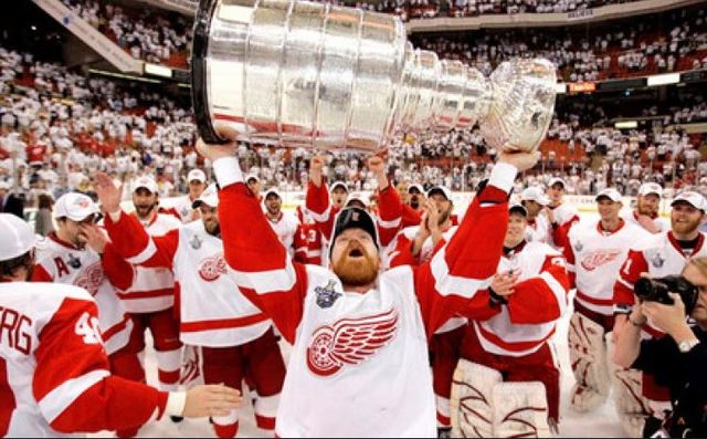 Red wings in the lead!