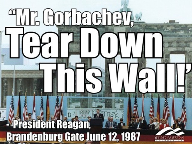 Kennedy visits Berlin Wall