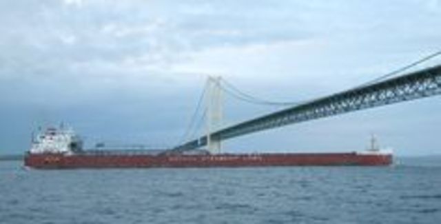 Boats under the brige