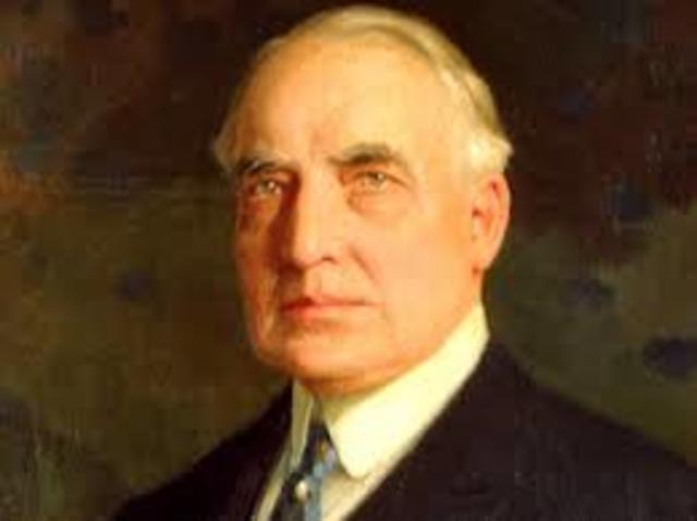 Warren G. Harding dies Coolidge becomes president