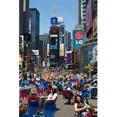 Modern humans appear