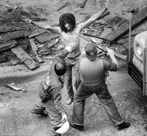 Massive Shootout Between MOVE and Police.