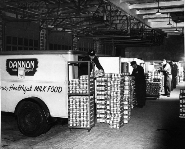 Daniel Carasso crea Dannon en EEUU