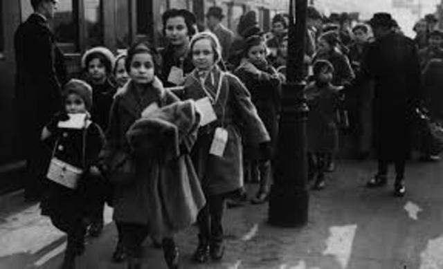 First Kindertransport Arrives in Great Britain(3)