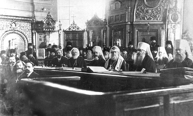 Peter establishes the Holy Synod