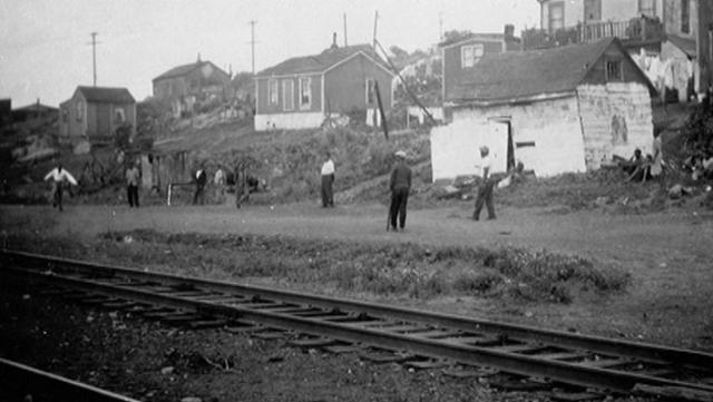 Le CPR à traverser Africville.
