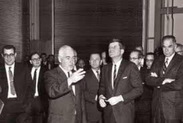 Construction of the Largest Power Plant