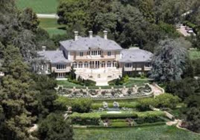 Oprah Winfrey currently owns a house in New Jersey, an apartment in Chicago, an estate on Fisher Island, Florida, a ski house in Telluride, Colorado, and property on Maui, Hawaii and Antigua.