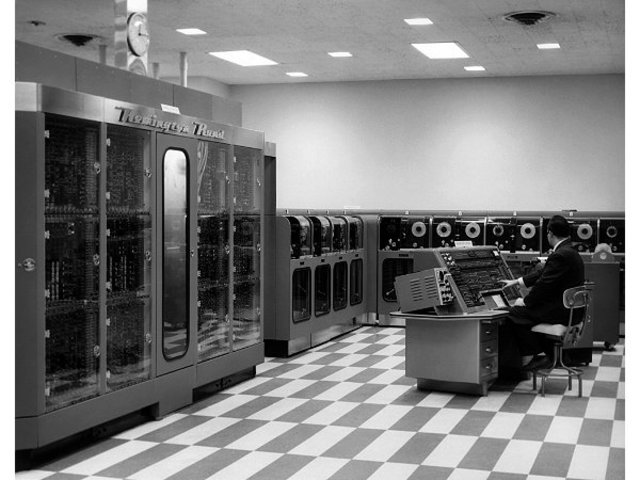 UNIVAC - la primera computadora comercial