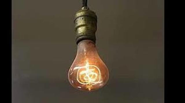 first incandescent bulb