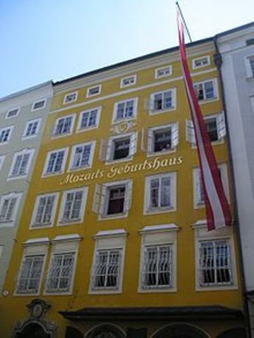 La familia Mozart retornó a Salzburgo después de un escaso año.