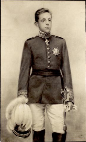 Alfonso XIII asumió el poder efectivo como REY a los 16 años de edad