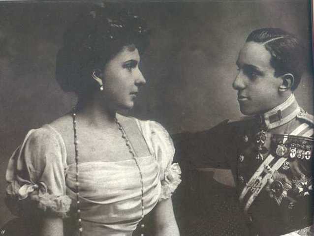 se casó con la princesa británica Victoria Eugenia de Battenberg  hija del príncipe Enrique de Battenberg y la princesa Beatriz del Reino Unido.