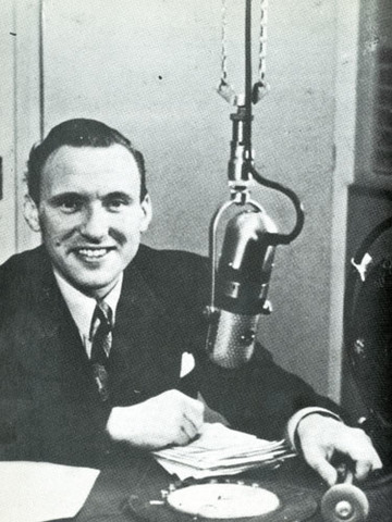 A disc jokey started playing there music.