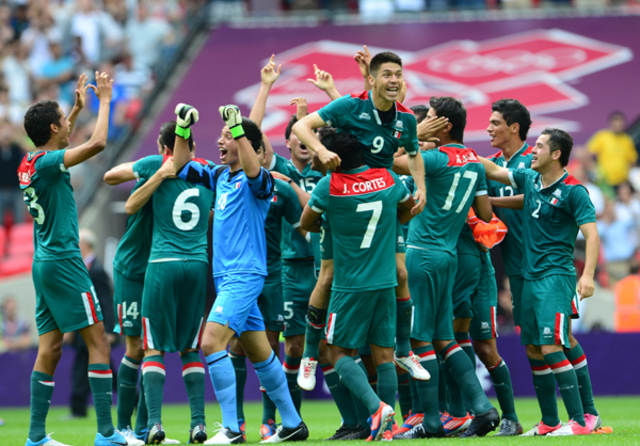 México gana las Olimpiadas de londres contra la selección brasileña.